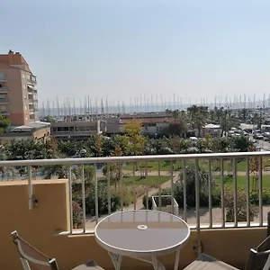 Appartement Studio Vue Mer Port De, Hyères