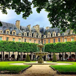 https://studio-marais-rue-saint-paul.fr-paris.fr